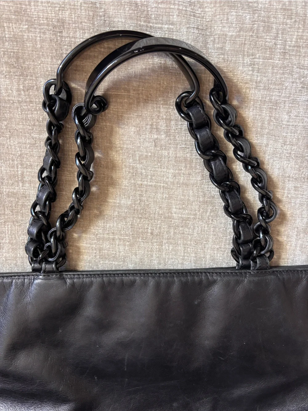 Authentic CHANEL black leather Bekko chain tote